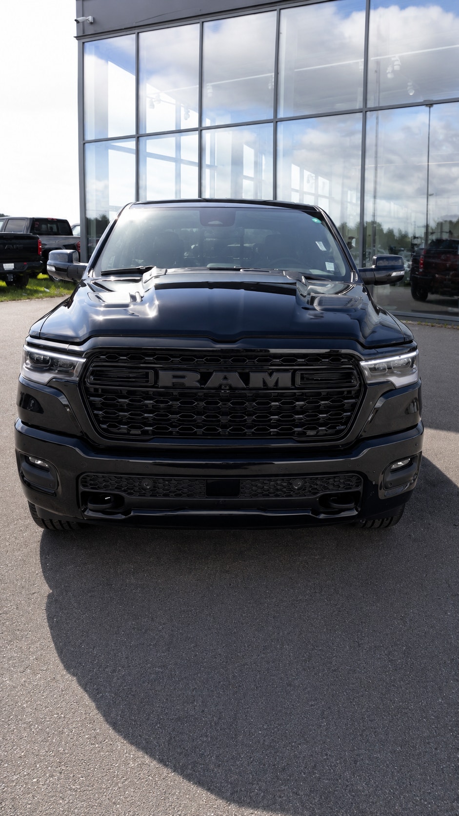 Dodge RAM 1500 Limited Night Edition V8 5.7 HEMI SNABB LEVERANS 2026 - miniatyr 2