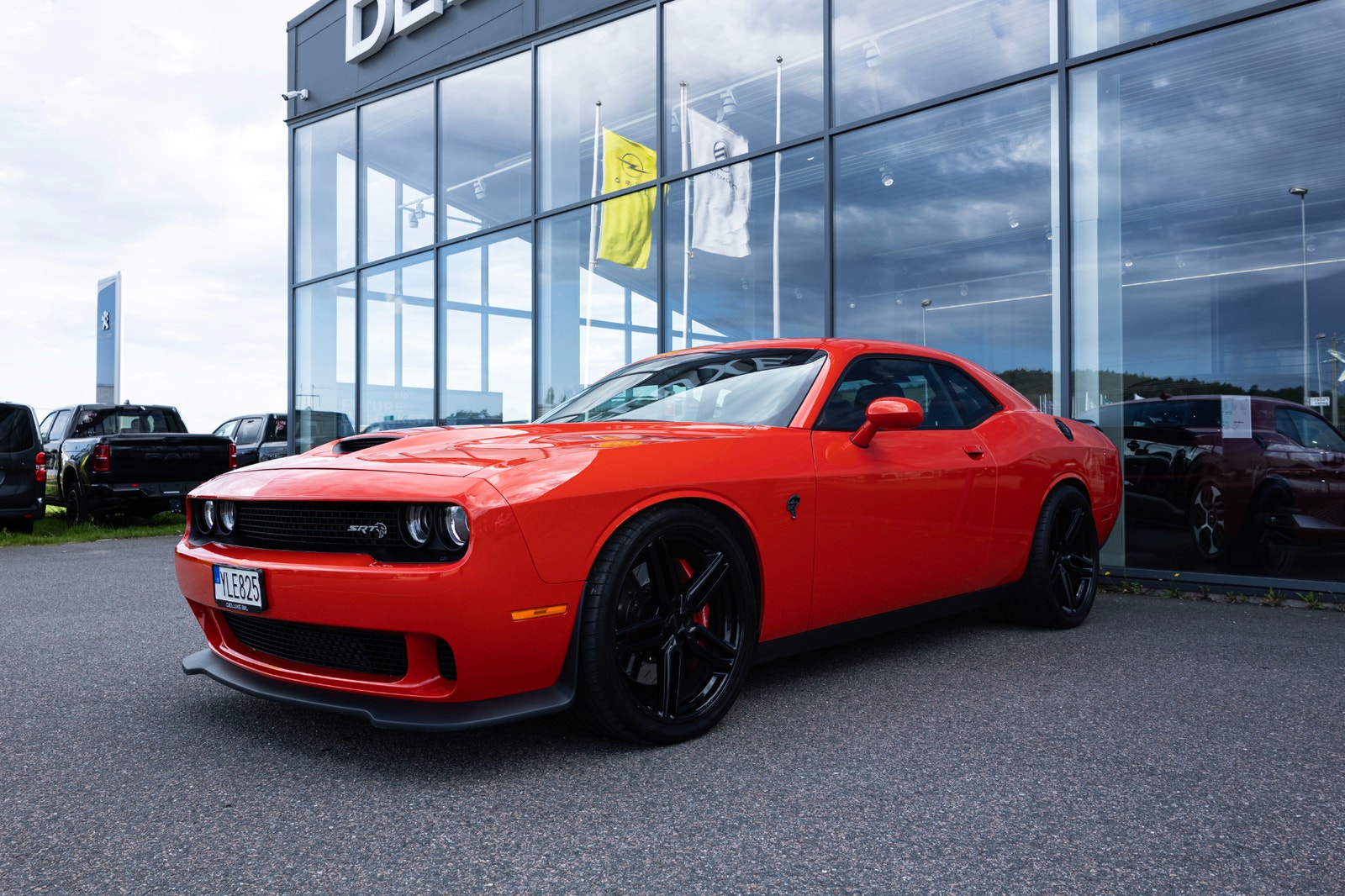 Dodge Challenger SRT Hellcat 717 hk / 1.413 mil / Vossen 22 tum Alu /