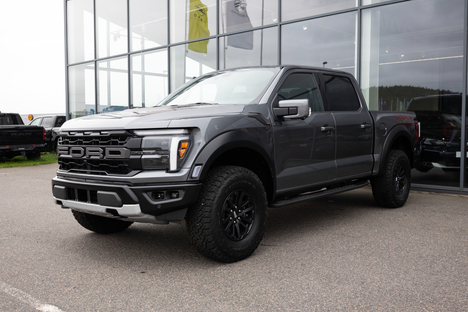 Ford F-150 NYA RAPTOR 2026 / FOX RACING SHOX / SNABB LEVERANS