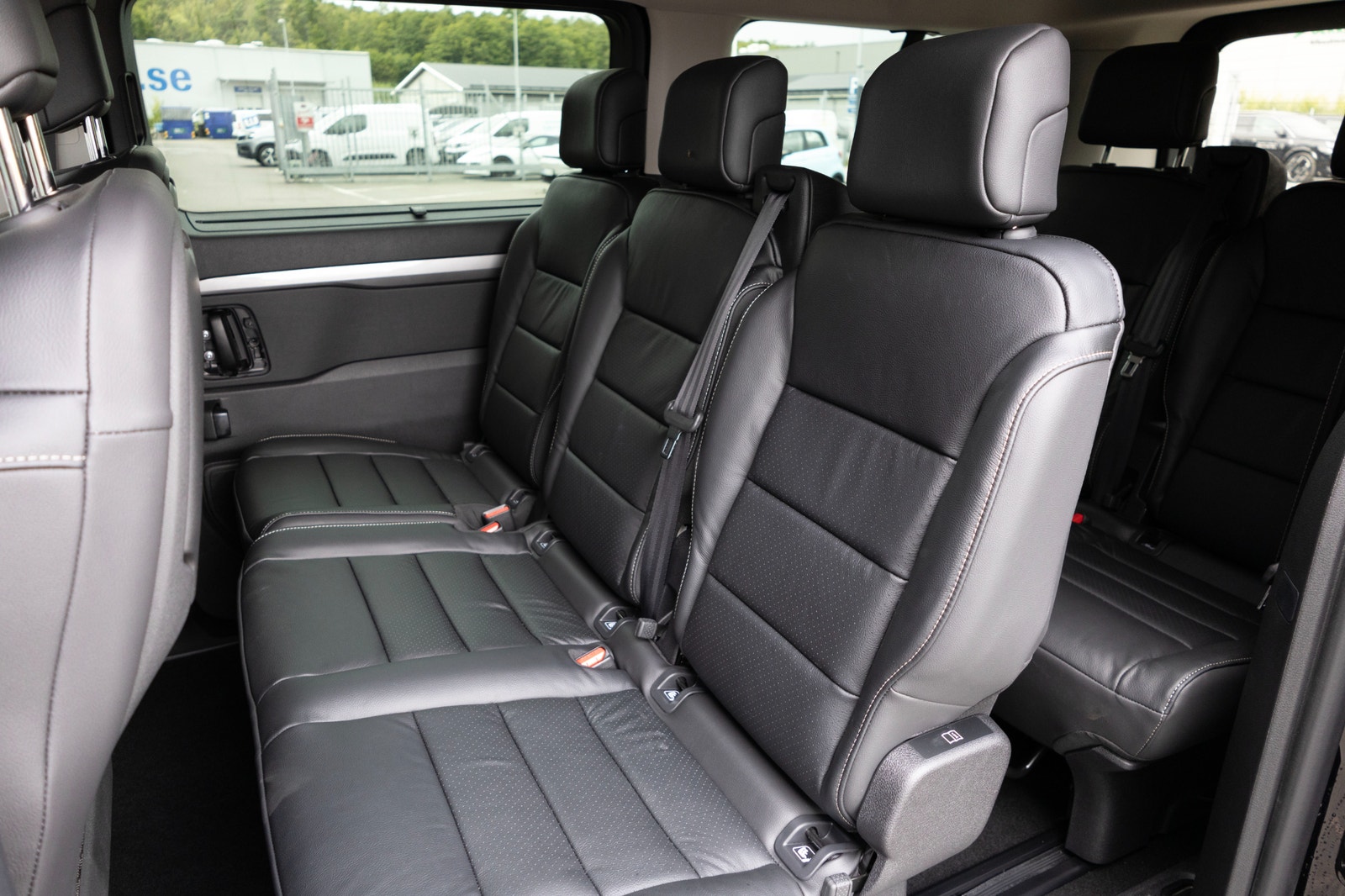 Peugeot Traveller 2.2 BlueHDi 180hk Allure 8-Sits Läder Adaptiv Farthåll 2026 - miniatyr 18