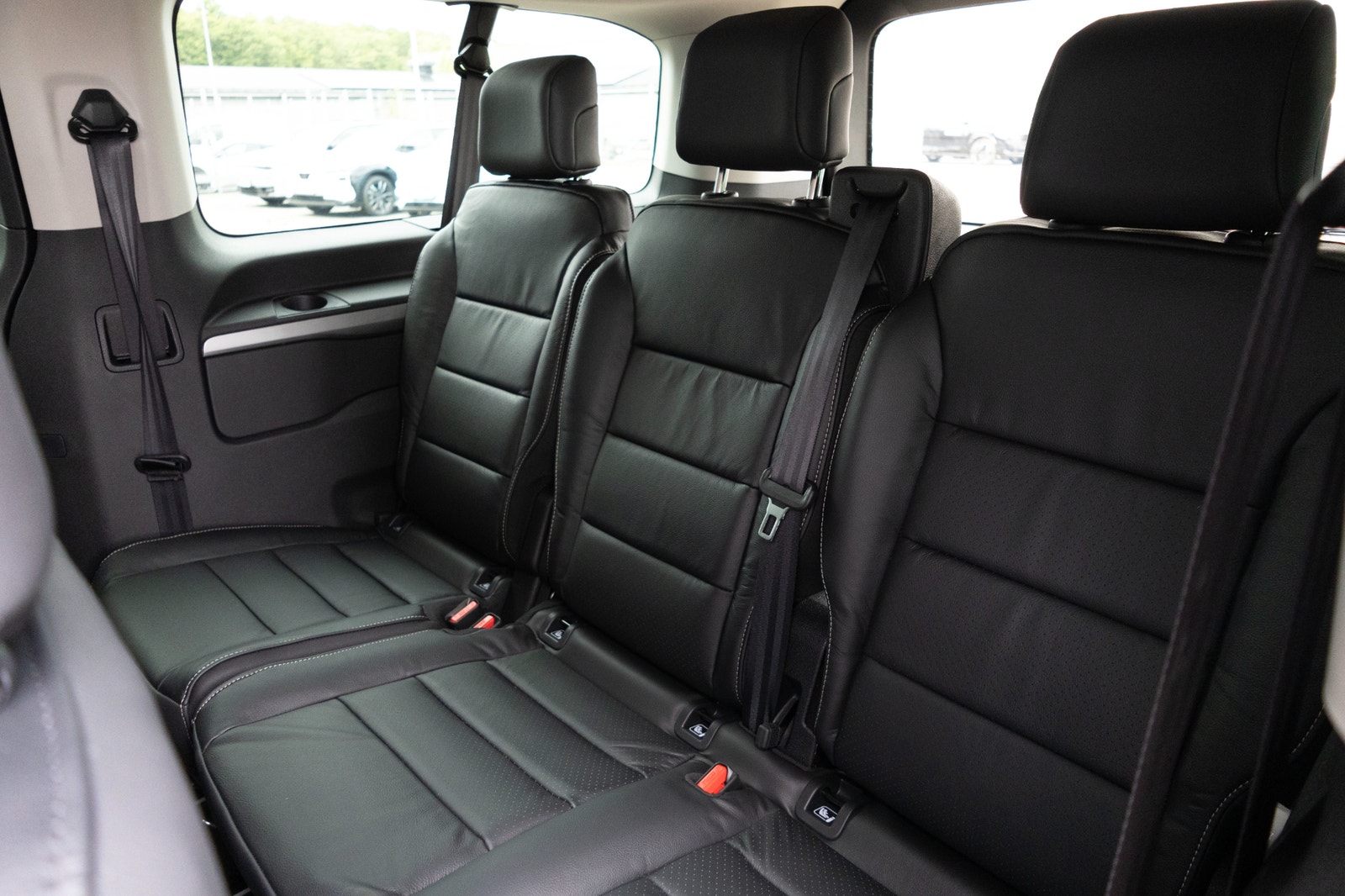 Peugeot Traveller 2.2 BlueHDi 180hk Allure 8-Sits Läder Adaptiv Farthåll 2026 - miniatyr 19