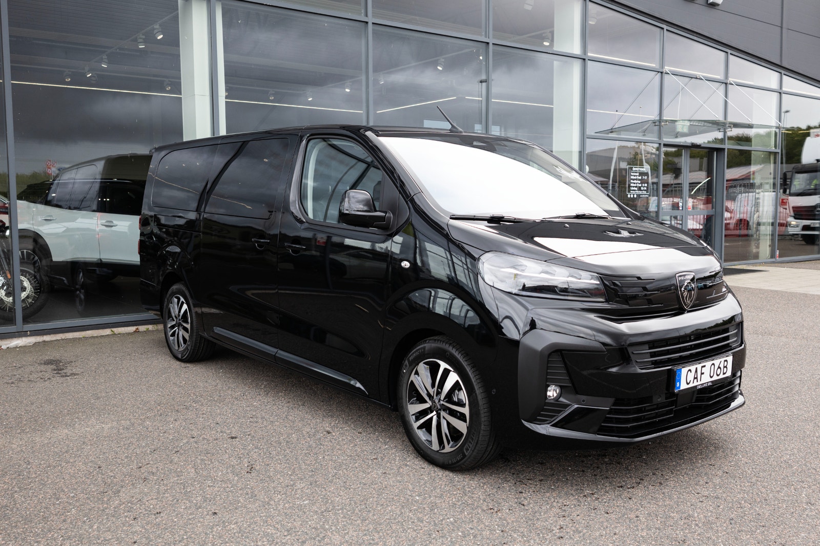 Peugeot Traveller 2.2 BlueHDi 180hk Allure 8-Sits Läder Adaptiv Farthåll 2026 - miniatyr 3