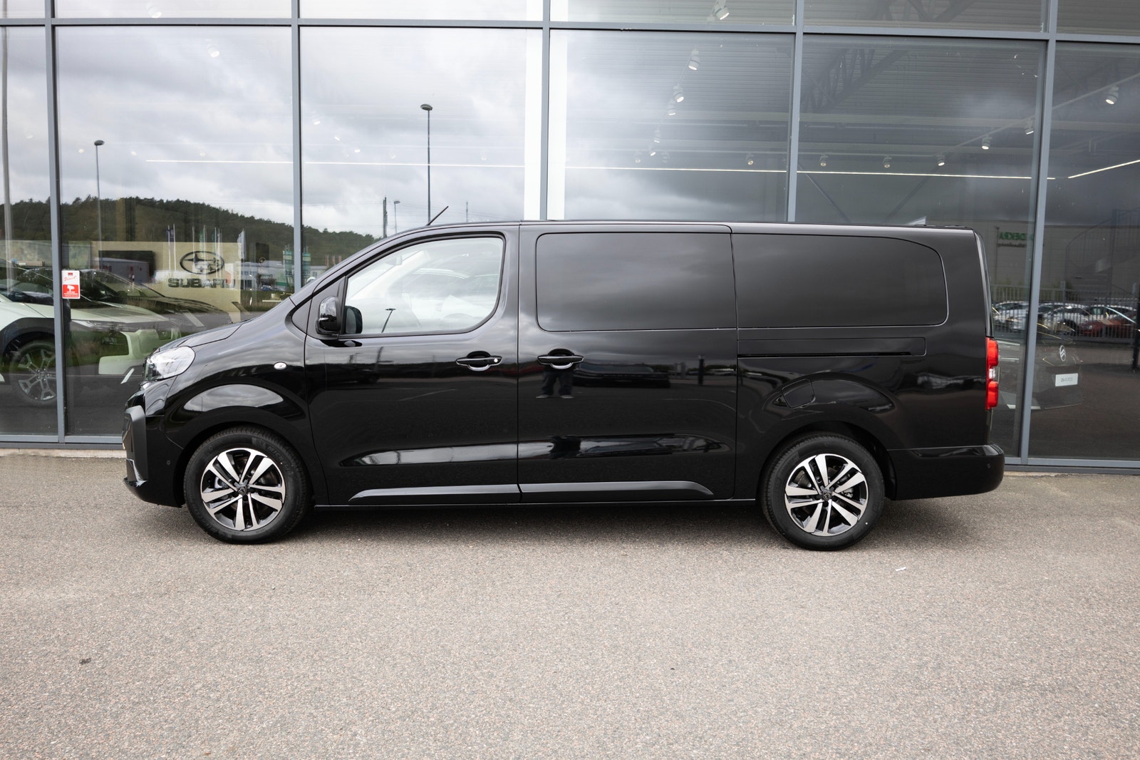 Peugeot Traveller 2.2 BlueHDi 180hk Allure 8-Sits Läder Adaptiv Farthåll 2026 - miniatyr 4