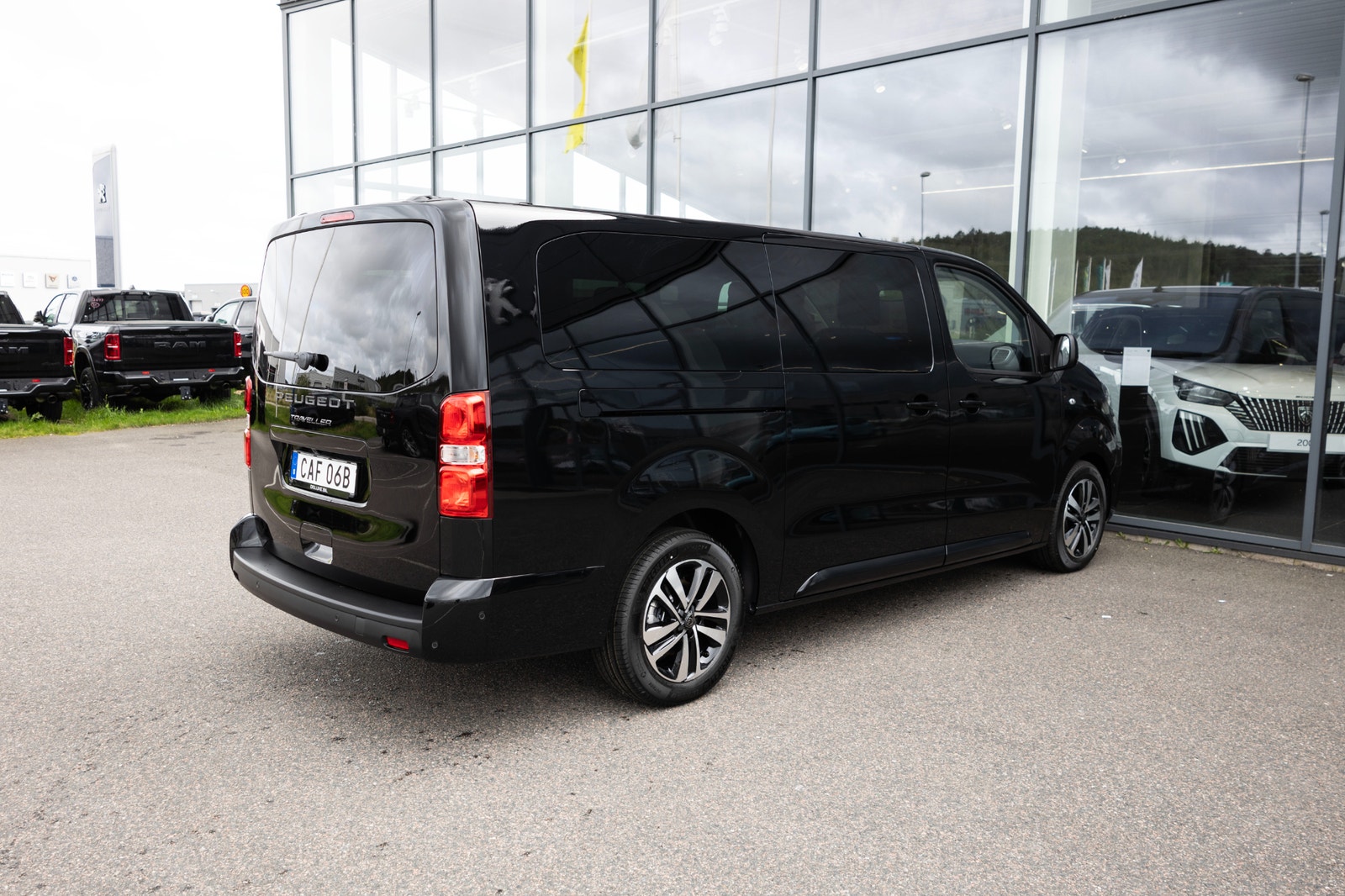 Peugeot Traveller 2.2 BlueHDi 180hk Allure 8-Sits Läder Adaptiv Farthåll 2026 - miniatyr 5