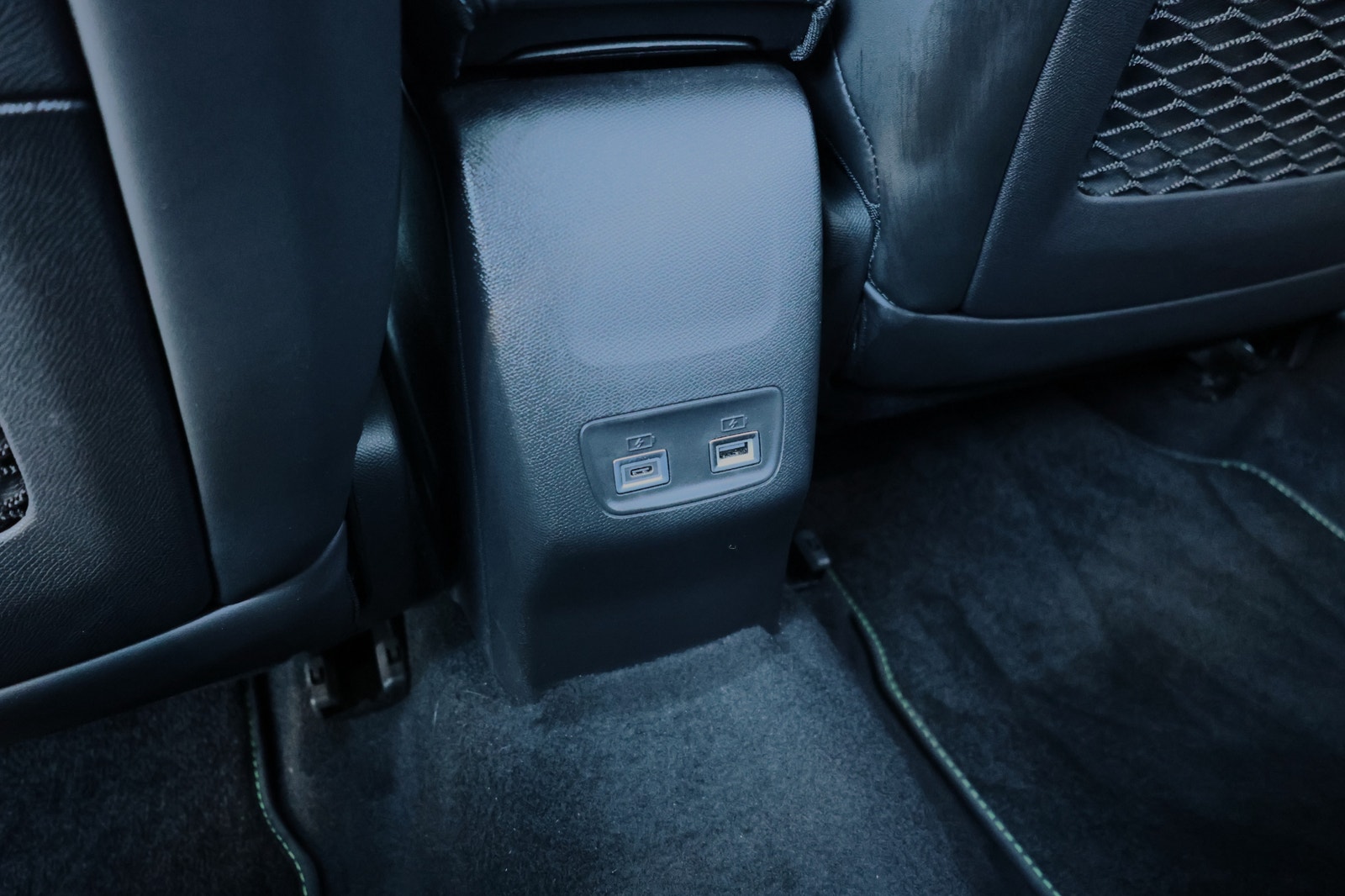 Peugeot 2008 GT Hybrid 145hk Aut Panoramaglastak 2025 - miniatyr 18