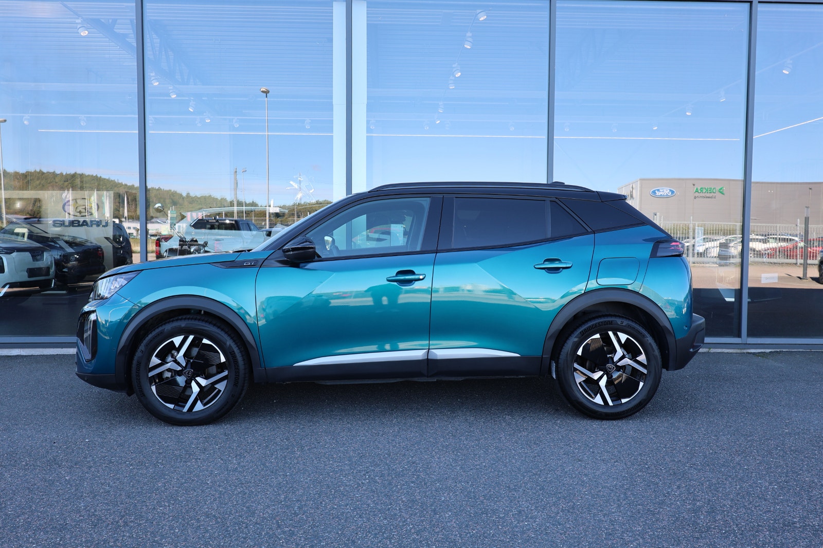Peugeot 2008 GT Hybrid 145hk Aut Panoramaglastak 2025 - miniatyr 3