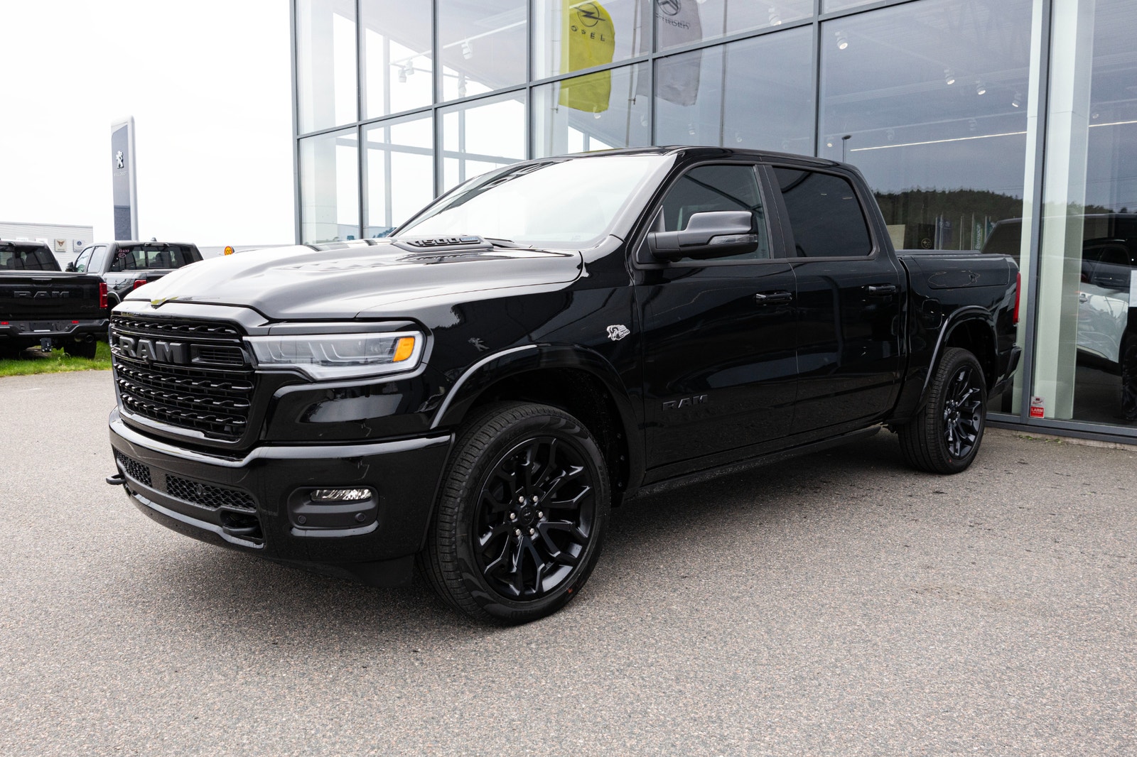 Dodge RAM 1500 Limited Night Edition V8 5.7L HEMI Rambox Multilucka
