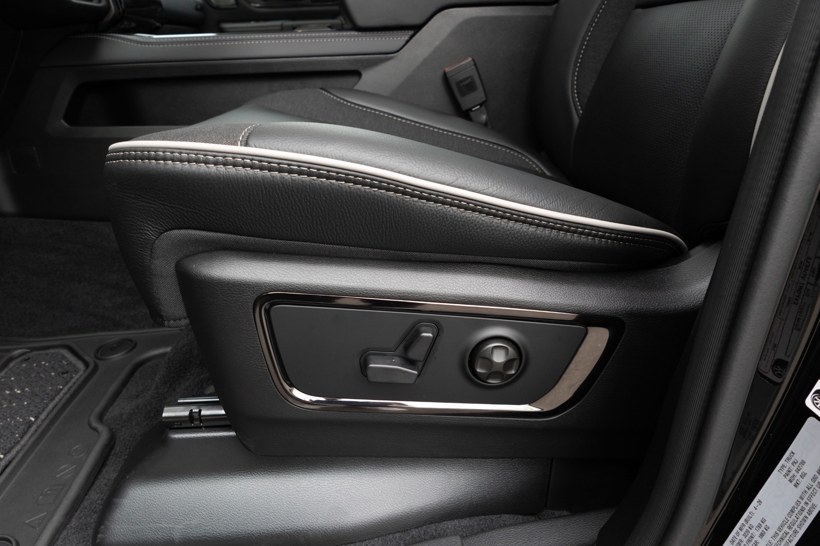 Dodge RAM 1500 Limited Night Edition V8 5.7L HEMI Rambox Multilucka 2026 - miniatyr 11