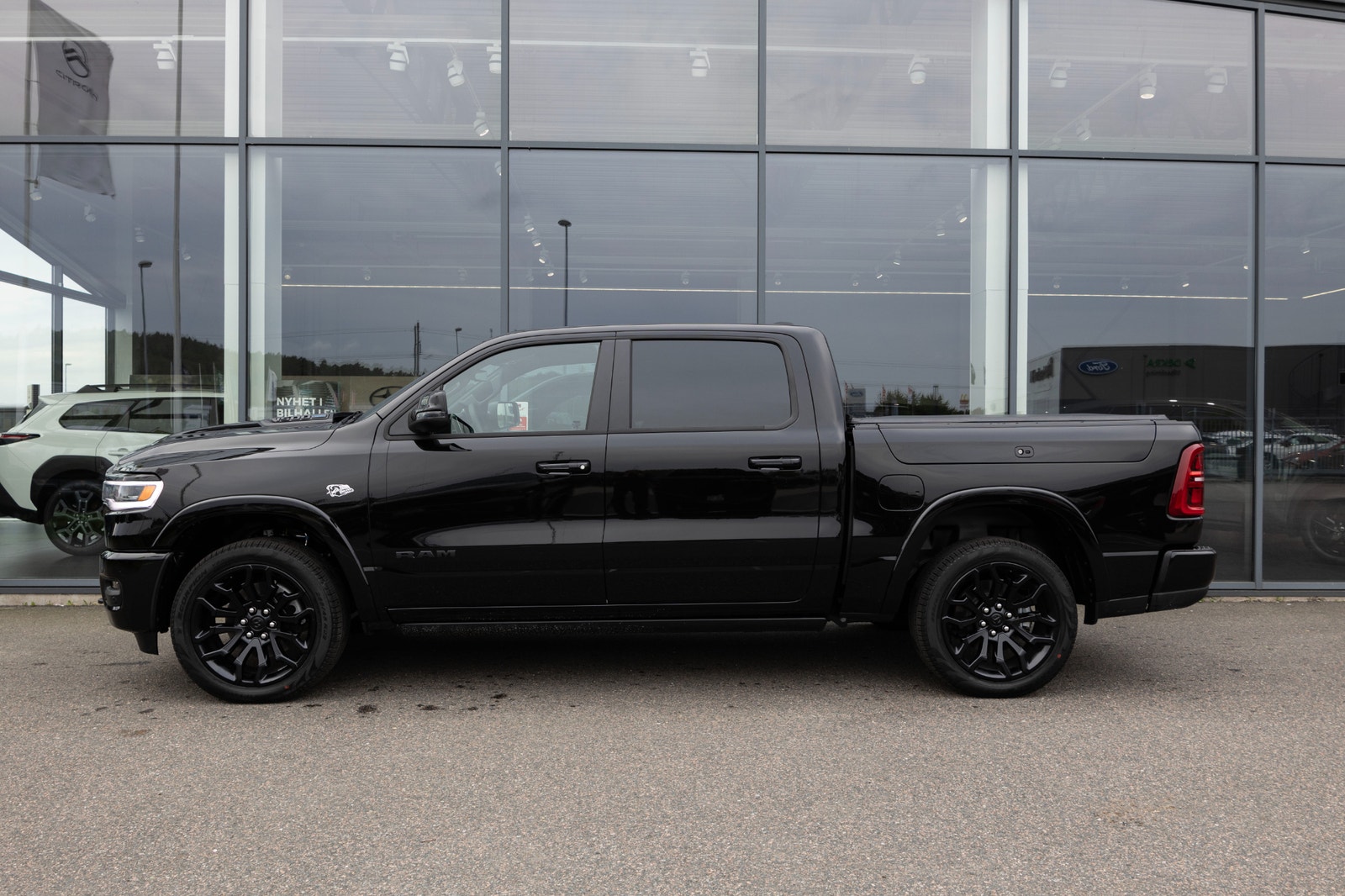 Dodge RAM 1500 Limited Night Edition V8 5.7L HEMI Rambox Multilucka 2026 - miniatyr 4