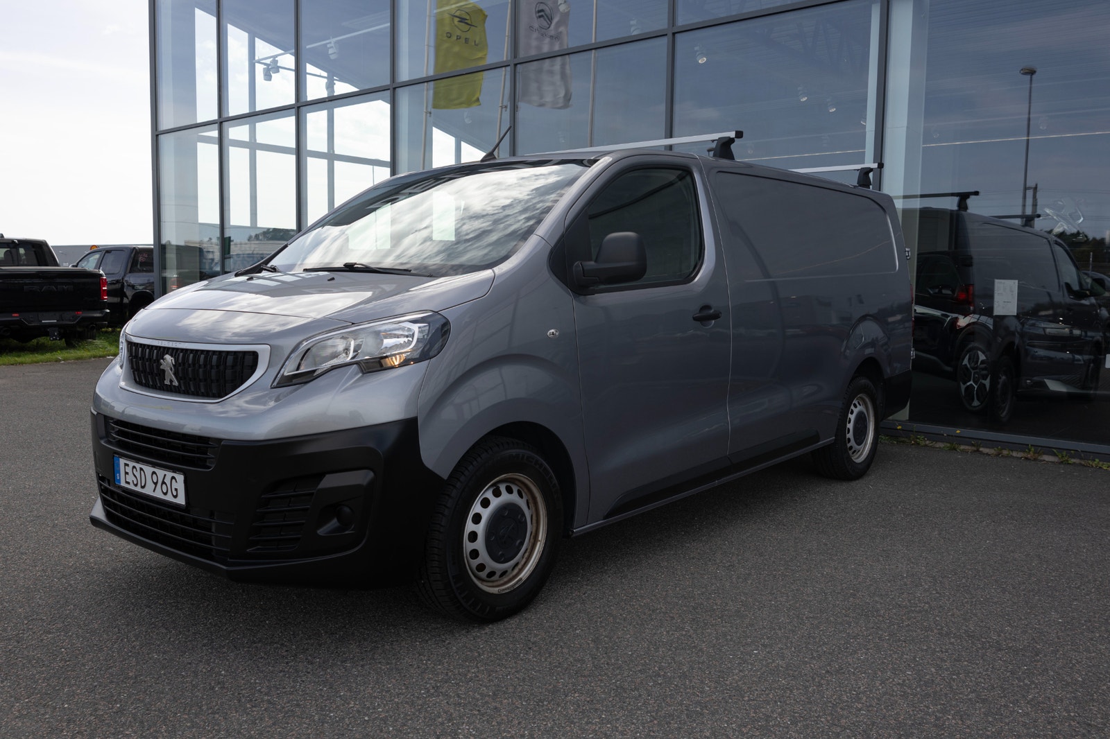Peugeot Expert PRO L3 BlueHDi 120 hk 2.0L / 5.180 mil / 1 ägare / Moms