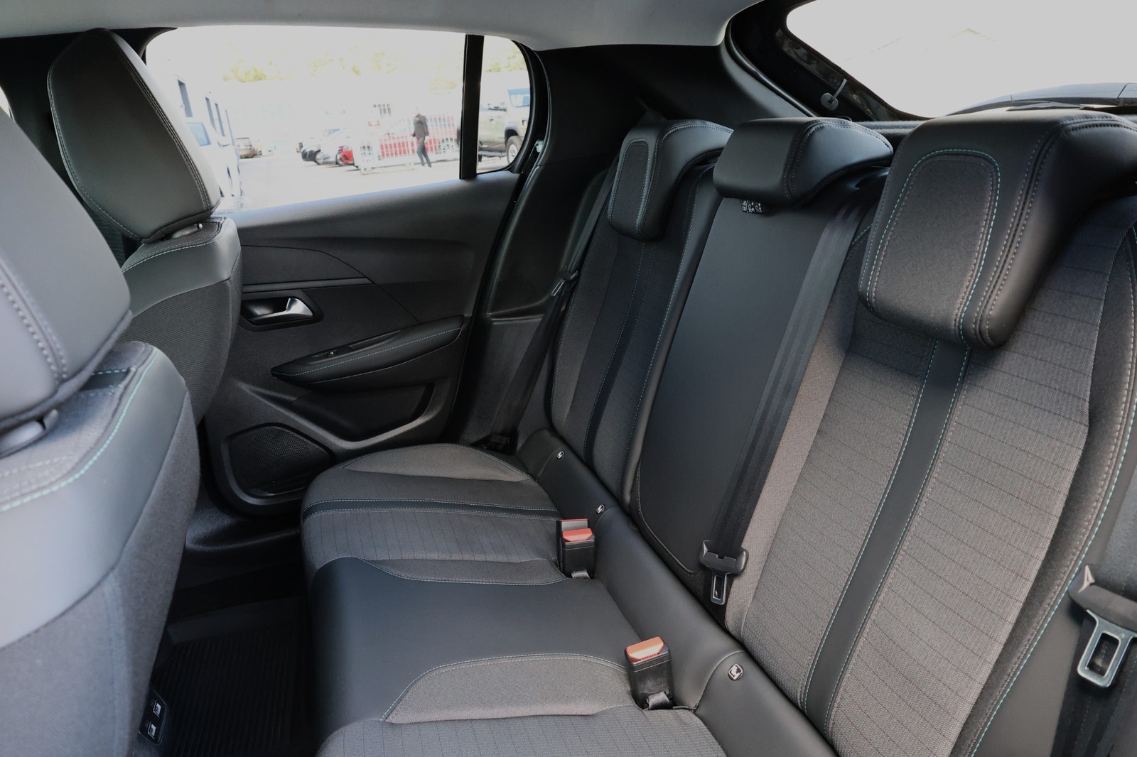 Peugeot 208 ALLURE 1.2 PureTech 100hk B-kamera 2023 - miniatyr 16