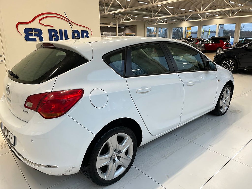 Opel Astra 2013 - miniatyr 4