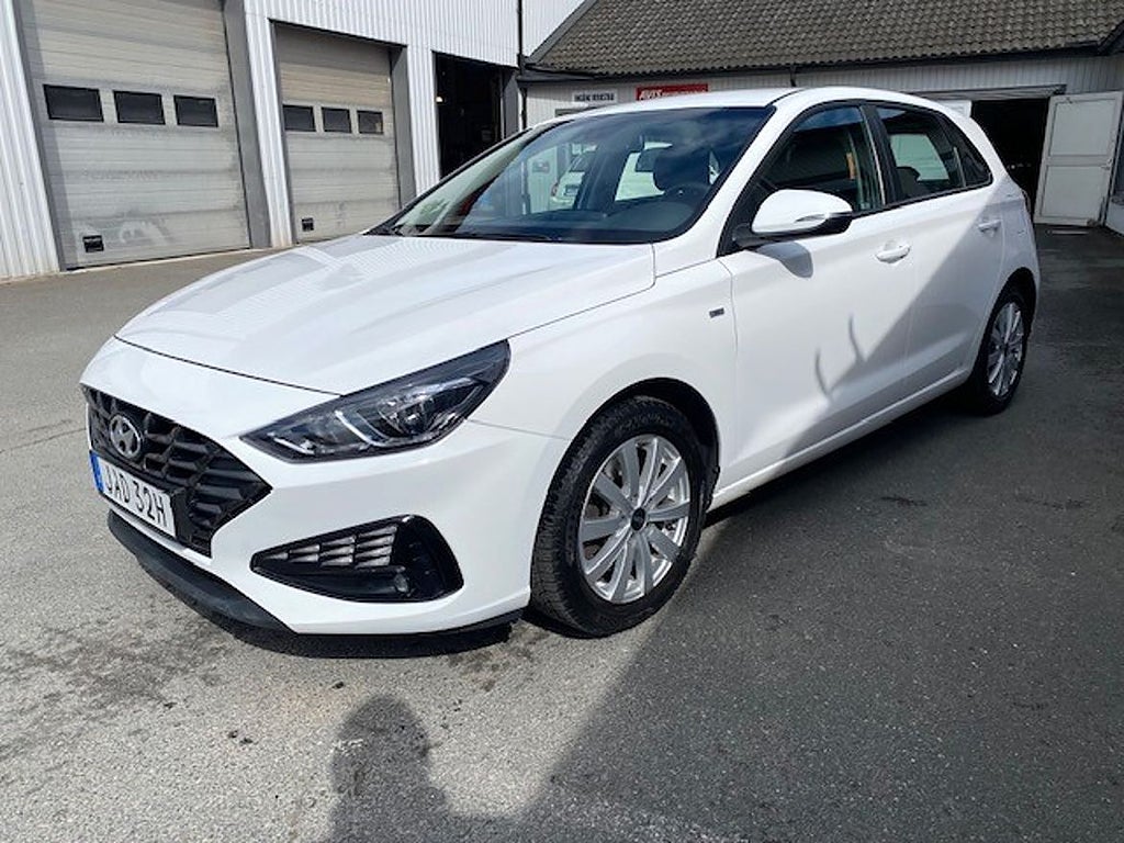 Hyundai i30 – Essential, Automat