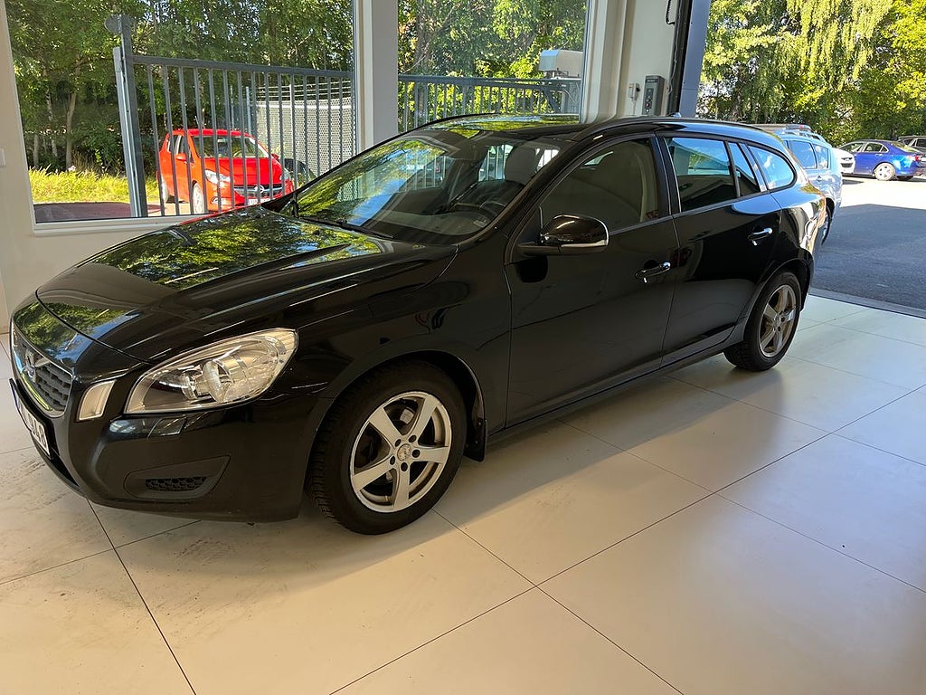 Volvo V60 2012 - miniatyr 2