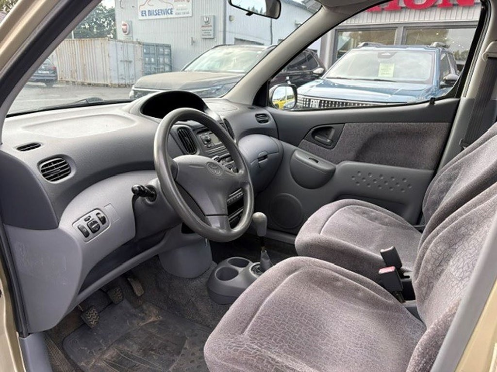 Toyota Yaris Verso 1999 - miniatyr 6