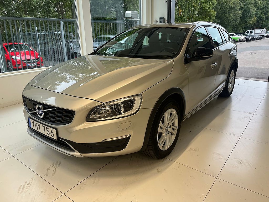 Volvo V60 Cross Country 2017 - miniatyr 2