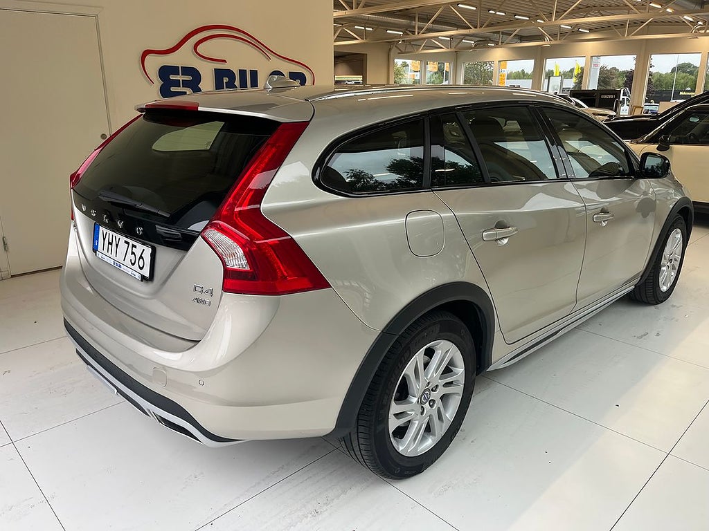 Volvo V60 Cross Country 2017 - miniatyr 3