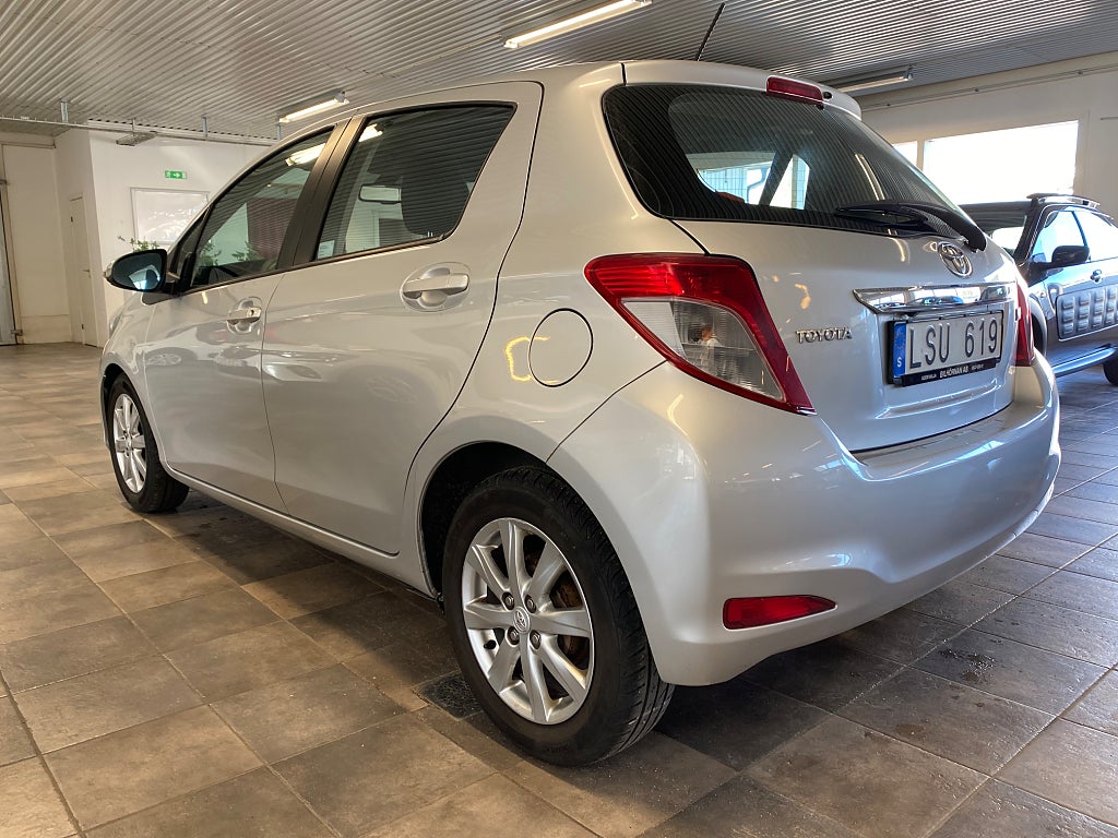 Toyota Yaris 2011 - miniatyr 2