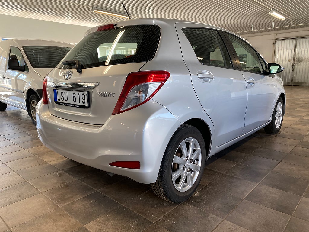 Toyota Yaris 2011 - miniatyr 3