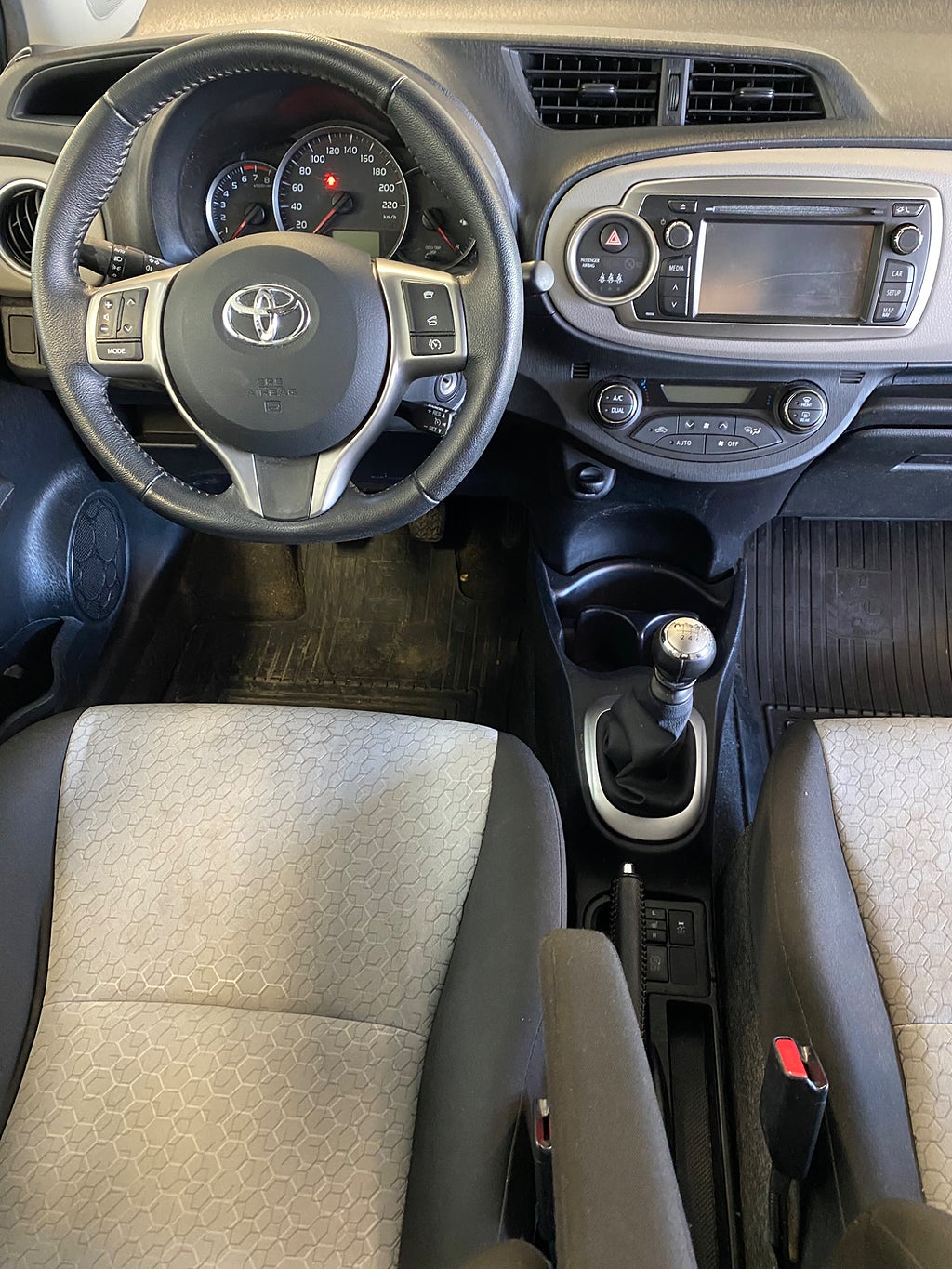 Toyota Yaris 2011 - miniatyr 5