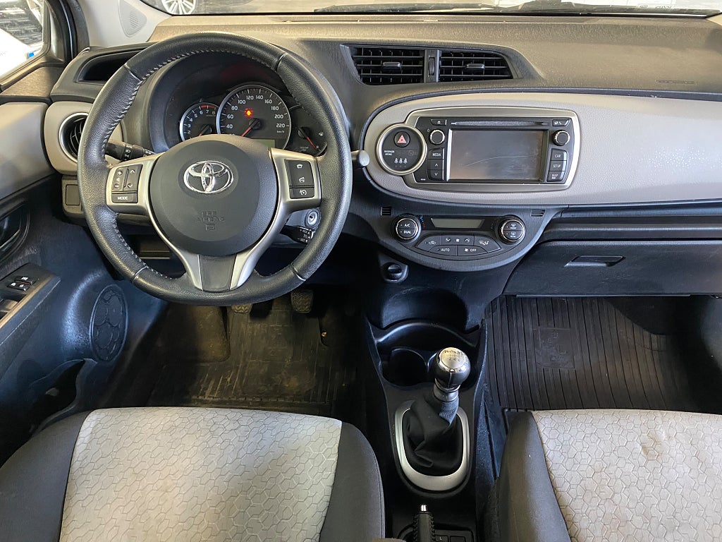 Toyota Yaris 2011 - miniatyr 6