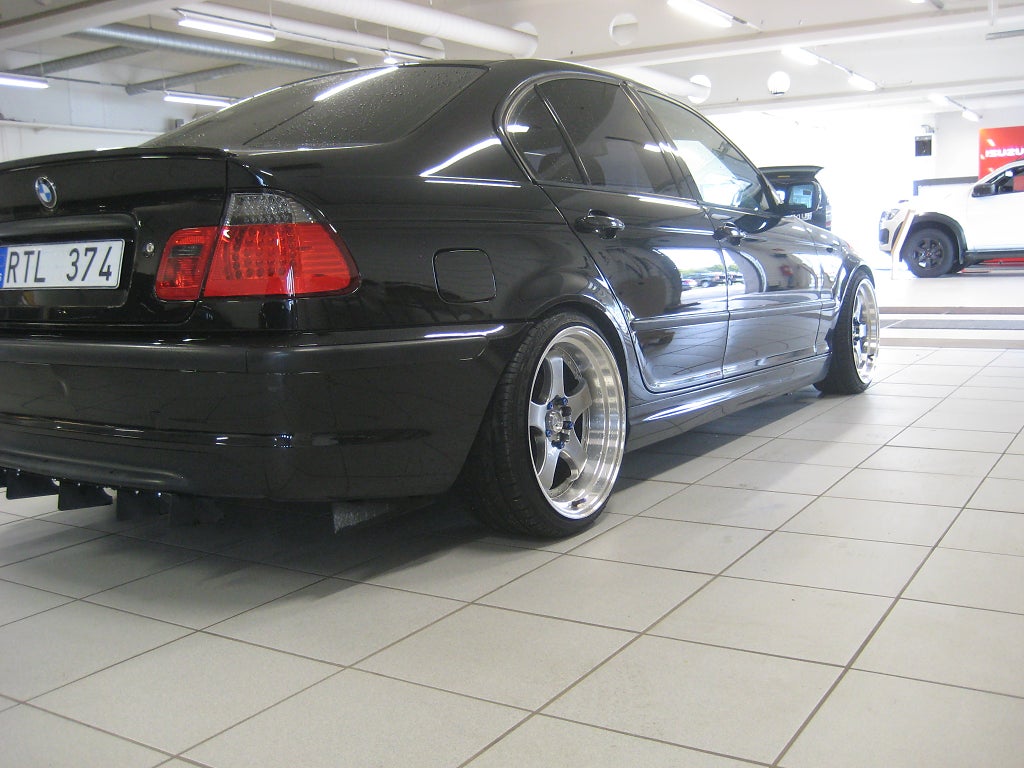 BMW 320I 2003 - bild 1 av 16
