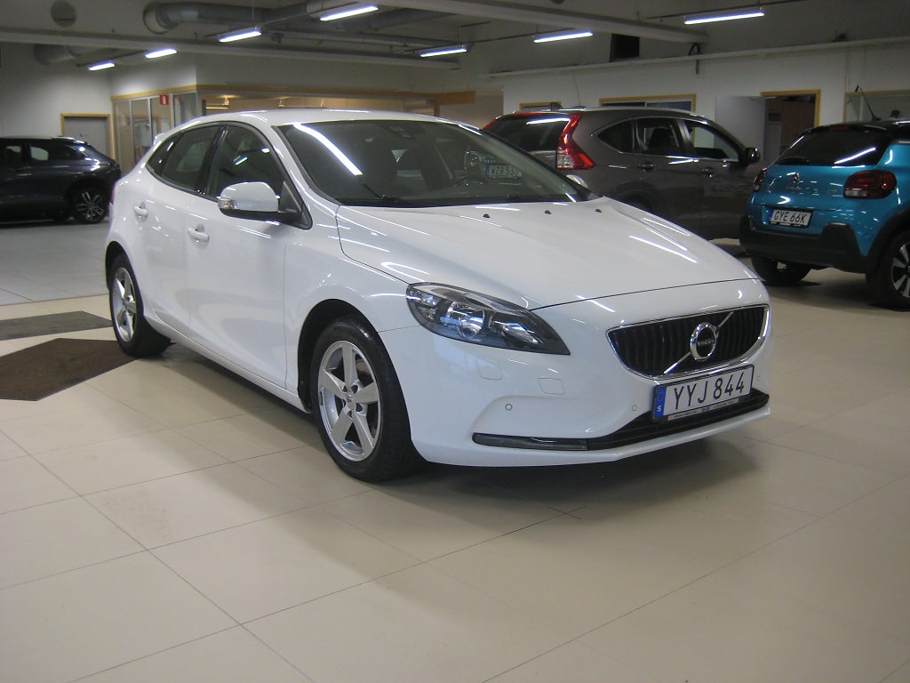 Volvo V40 2018 - miniatyr 2