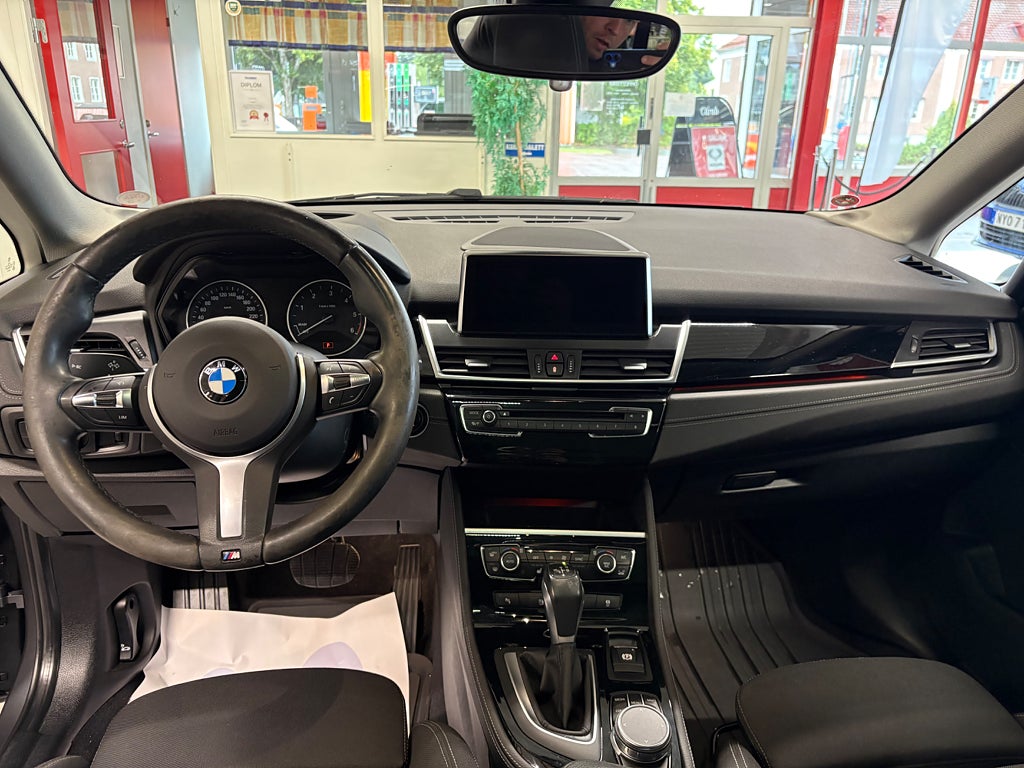 BMW 218d 2018 - miniatyr 11