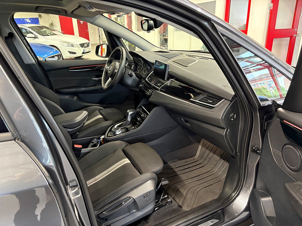 BMW 218d 2018 - miniatyr 13
