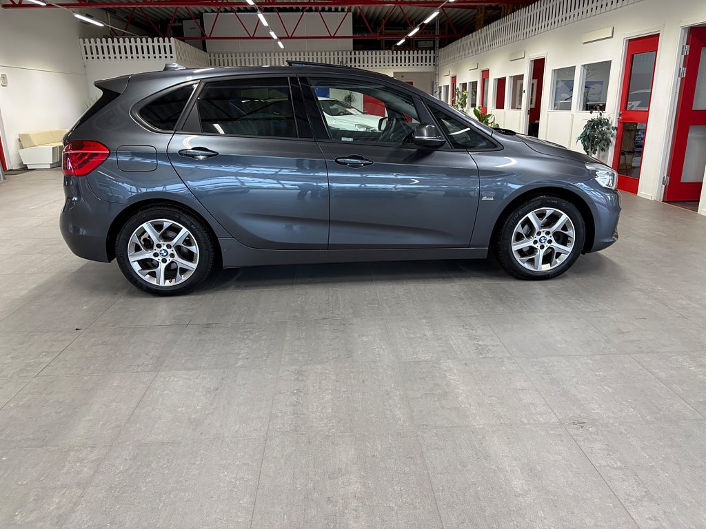 BMW 218d 2018 - miniatyr 6