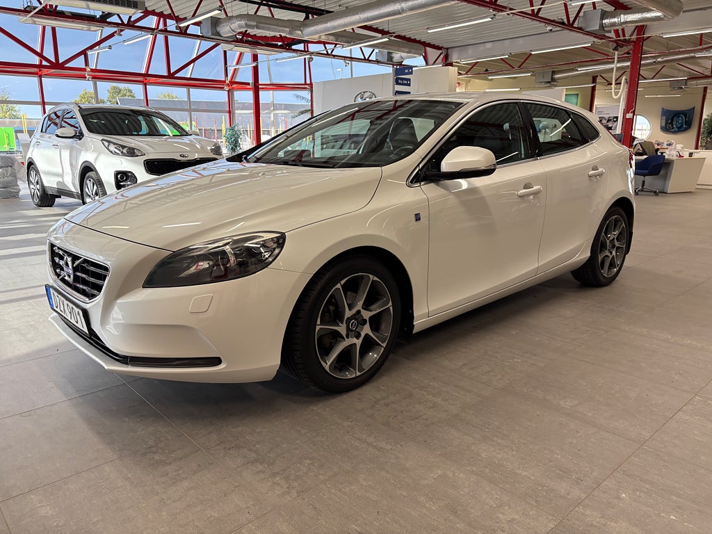 Volvo V40 2015 - bild 1 av 12