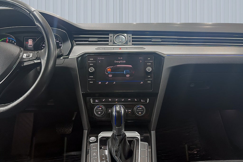 Volkswagen Passat 2018 - miniatyr 11