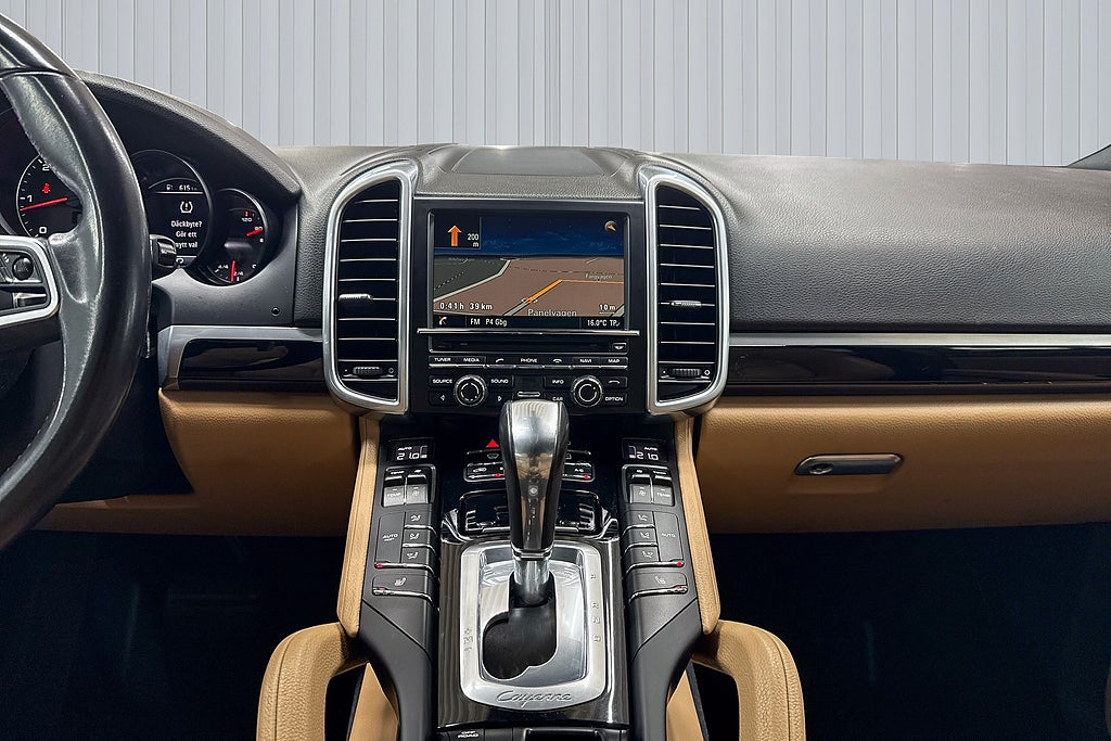 Porsche Cayenne 2016 - miniatyr 11