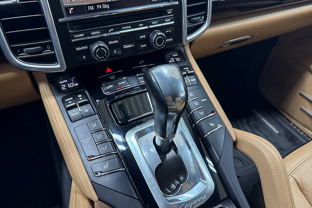 Porsche Cayenne 2016 - miniatyr 13