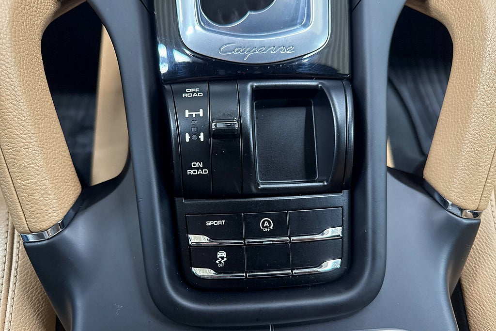Porsche Cayenne 2016 - miniatyr 14