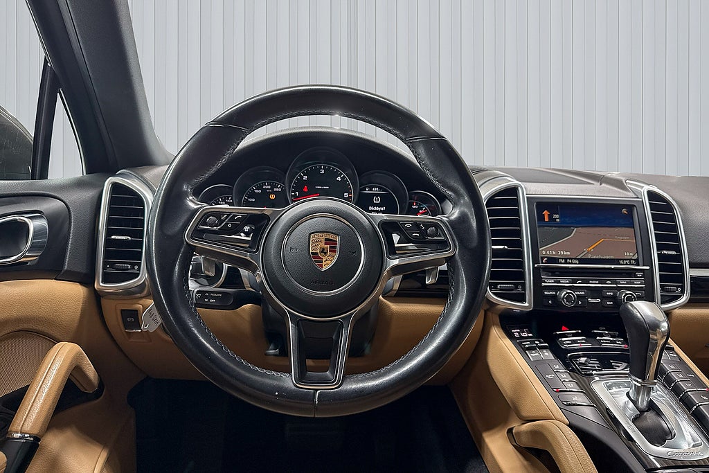 Porsche Cayenne 2016 - miniatyr 15
