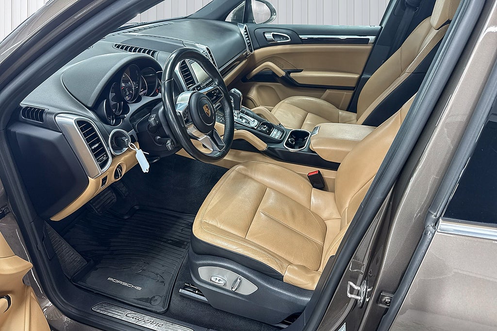 Porsche Cayenne 2016 - miniatyr 17