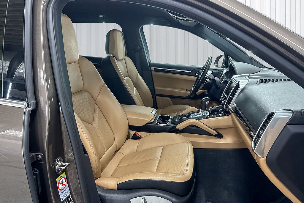 Porsche Cayenne 2016 - miniatyr 19