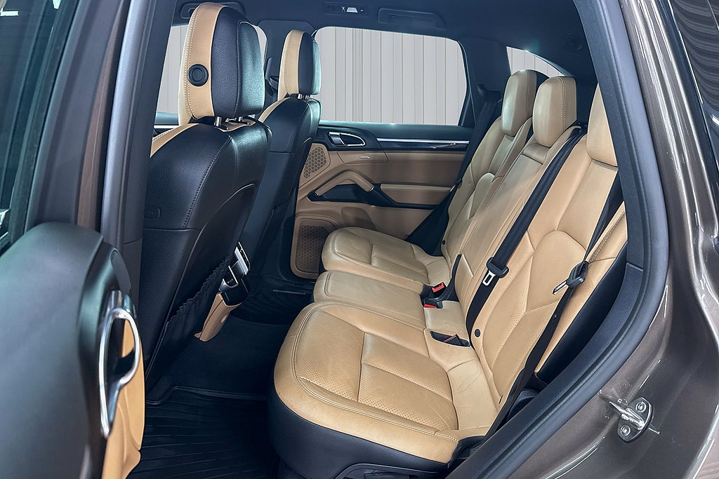 Porsche Cayenne 2016 - miniatyr 20