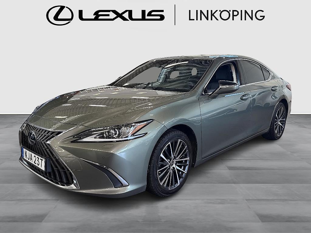 Lexus ES 2023 - bild 1 av 17
