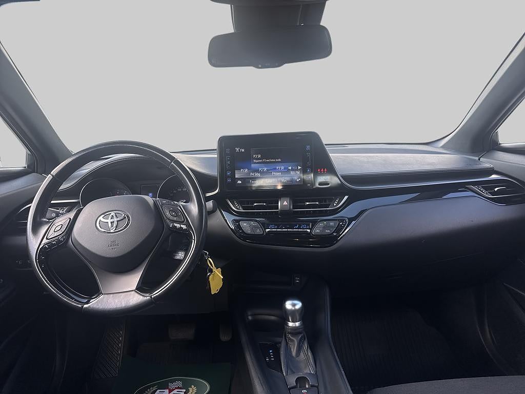 Toyota C-HR 2017 - miniatyr 8