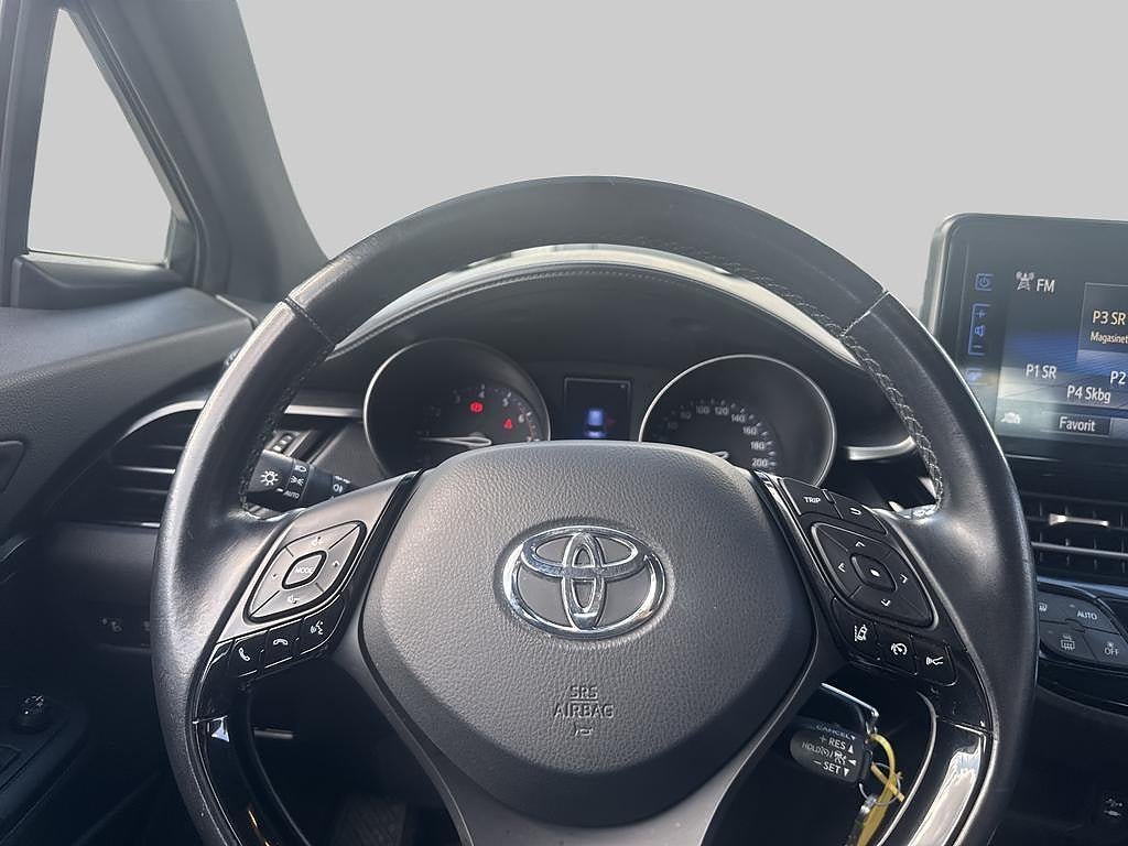 Toyota C-HR 2017 - miniatyr 9