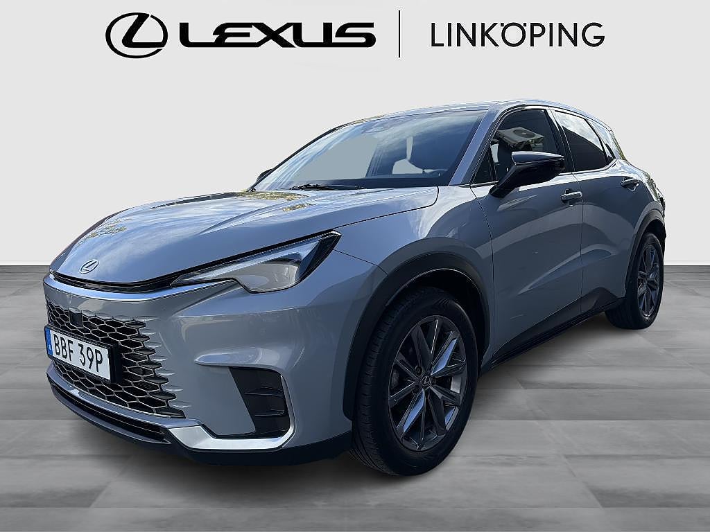 Lexus LBX 2024 - bild 1 av 15