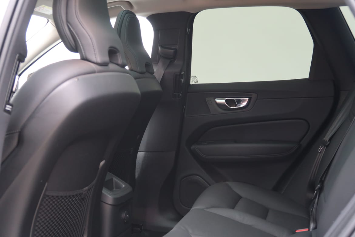 Volvo XC60 2023 - miniatyr 5