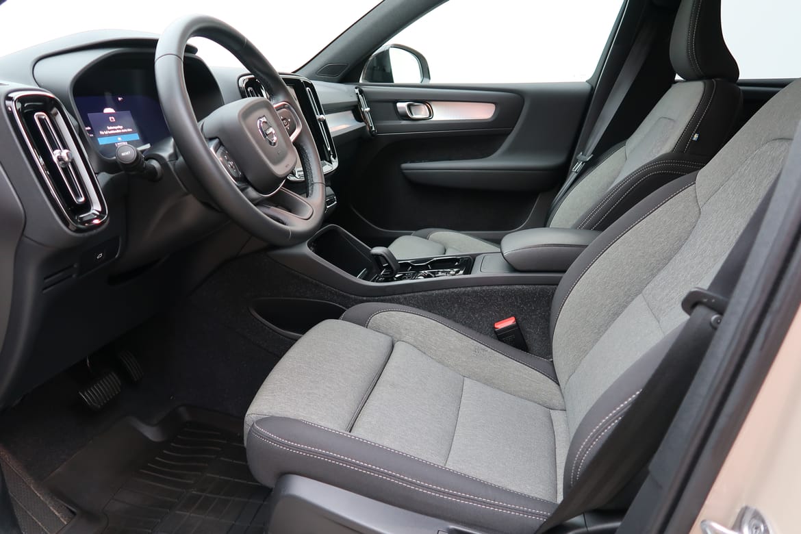 Volvo XC40 2025 - miniatyr 4