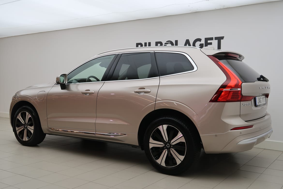 Volvo XC60 2023 - miniatyr 3