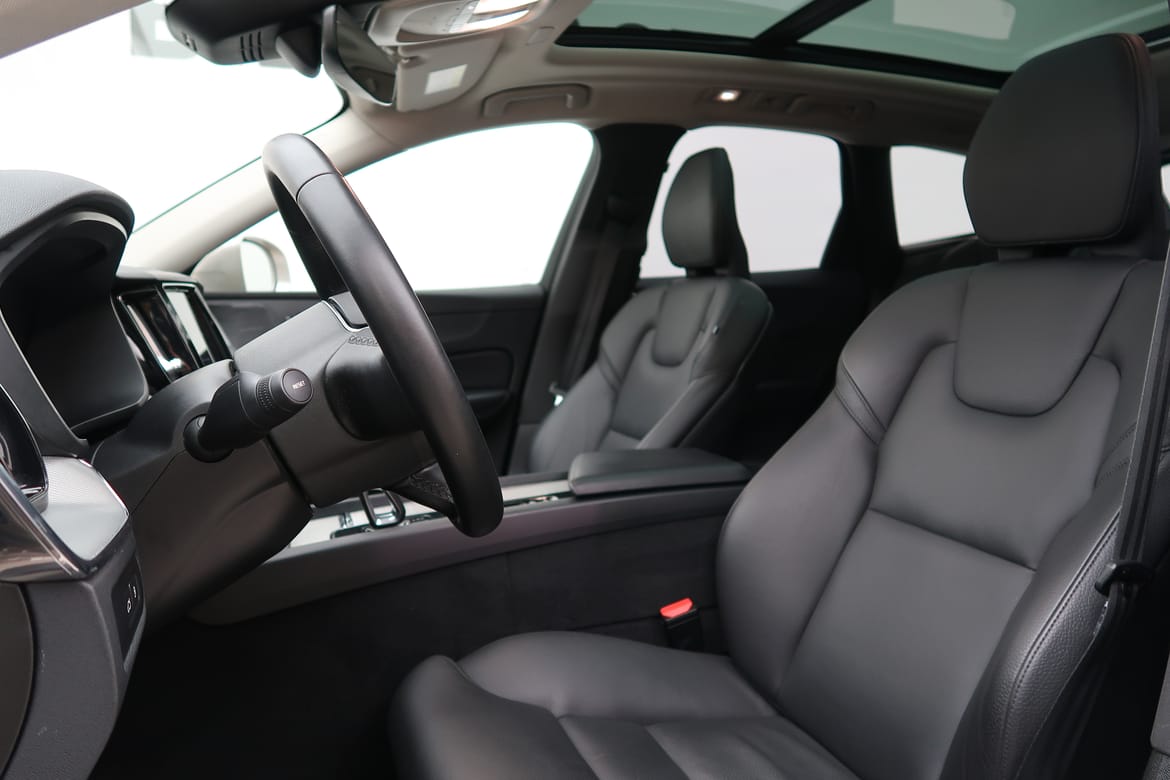 Volvo XC60 2023 - miniatyr 4