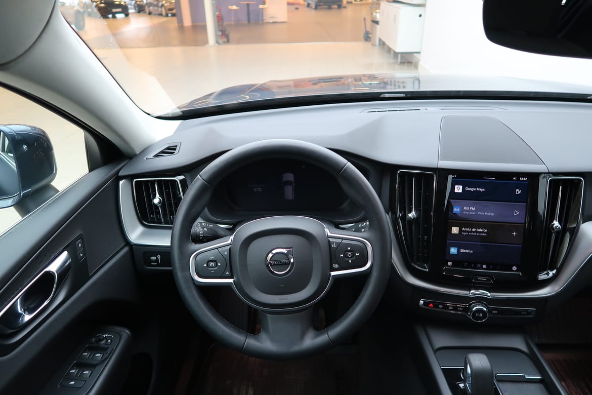 Volvo XC60 2022 - miniatyr 6