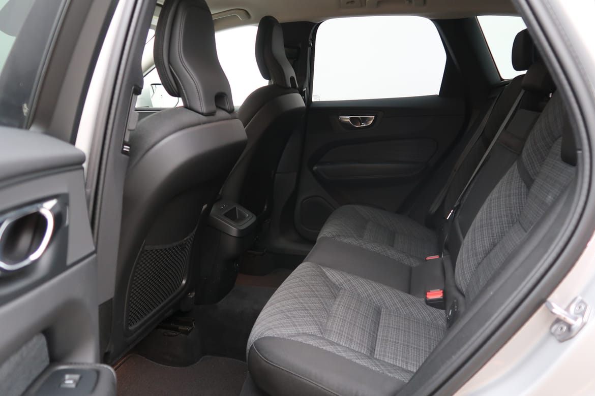 Volvo XC60 2022 - miniatyr 5