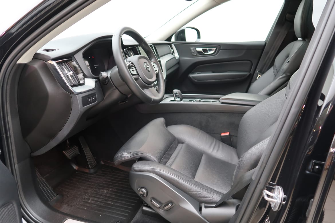 Volvo XC60 2023 - miniatyr 4